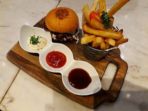 Vegan BBQ Pulled Pork Burger at Veganerie Concept - Benjasiri Park in Bangkok