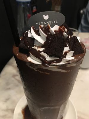 Brownie smoothie at Veganerie Concept - Benjasiri Park in Bangkok