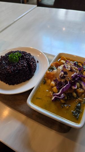 Chickpea & sweet potato rice bowl - delicious at Veganerie Concept - Benjasiri Park in Bangkok