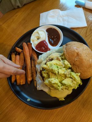 Avocado burger at Veganerie Concept - Benjasiri Park in Bangkok