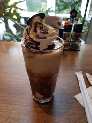 Chocolate-Banana & Peanut Butter Smoothie at Veganerie Concept - Benjasiri Park in Bangkok