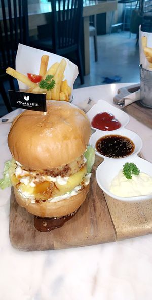 Cauliflower burger  at Veganerie Concept - Benjasiri Park in Bangkok