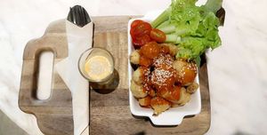 Cauliflower bites at Veganerie Concept - Benjasiri Park in Bangkok