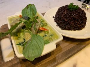 Thai green curry rice bowl at Veganerie Concept - Benjasiri Park in Bangkok