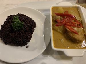 Massuman curry rice bowl at Veganerie Concept - Benjasiri Park in Bangkok