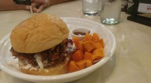 Pulled "pork" burger at Veganerie Concept - Benjasiri Park in Bangkok