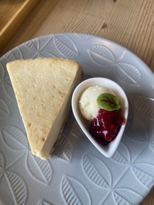 Vegan lemon cheesecake 10/10!!!  at Musubi Cafe in Kyoto