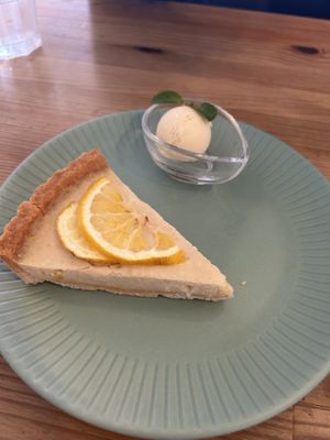 Lemon cakee  at Musubi Cafe in Kyoto