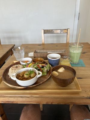 Veggie mild dry curry with baked potato    at Musubi Cafe in Kyoto