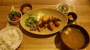 fried seitan vegan set at Musubi Cafe in Kyoto