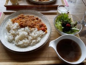 Chickpea tomato curry lunch set at Musubi Cafe in Kyoto