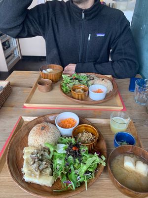 Vegan lunch set at Musubi Cafe in Kyoto