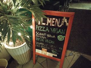 vegan pizza at Feca in Stockholm