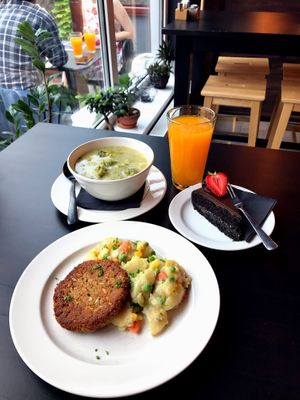 Daily menu at Plantaz Bistro & LimeLight BAR in Martin