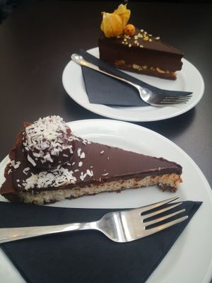 bounty cake + salt caramel and chocolate cake at Plantaz Bistro & LimeLight BAR in Martin