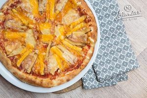 Cheese pizza at Plantaz Bistro & LimeLight BAR in Martin