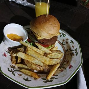 Hamburguesa Ganesh at Tulsi Plant Based in Envigado