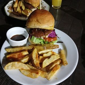 Hamburguesa Dark (no había pan negro) at Tulsi Plant Based in Envigado