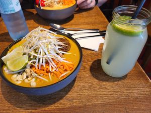 Vegan Gado Gado Bowl and homemade lemon, ginger and mint soda at my indigo - Stainerstrasse in Innsbruck