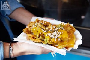 Indian Street Food von Goura Pakora Footruck at The Green Market Berlin in Berlin