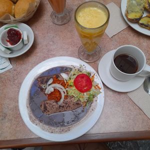 paquete de enfrijoladas con chorizo at La Zanahoria - Centro in Puebla