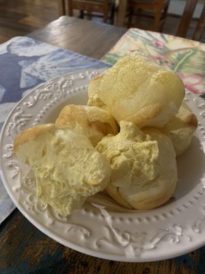 Pão de (vegan) quiejo  at Emporio com Arte in Foz Do Iguacu