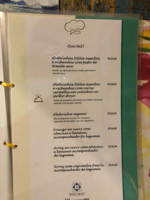 Several vegan mains at Emporio com Arte in Foz Do Iguacu