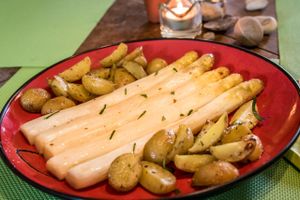 vegan zubereiteter spargel im wicklow's fine diner köln at Wicklow's in Cologne