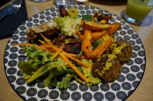 Cereal Plate (vegan) at 5 Lorette in Paris