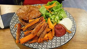 Beetroot burger at 5 Lorette in Paris
