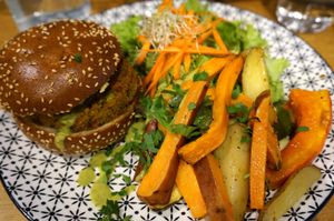 Veggie Burger at 5 Lorette in Paris