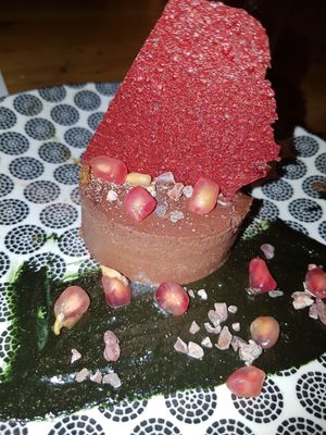 Chocolate and spirulina dessert at 5 Lorette in Paris