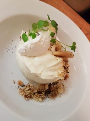 Oktober 2018. Lemon fromage with butter biscuits, whip soya cream. at Urten in Copenhagen
