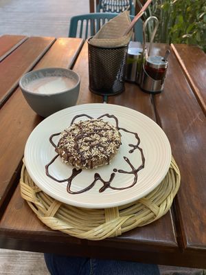 Free cookie and pink latte at La Pitahaya Vegana in Mexico City