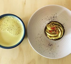 Leche dorada y minipay de limón crudi at La Pitahaya Vegana in Mexico City