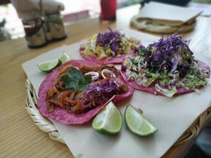 Tacos brócoli y requesón, al pastor y crudi at La Pitahaya Vegana in Mexico City