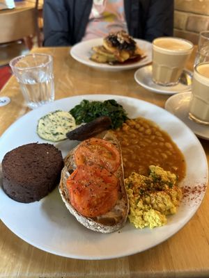 English breakfastt  at Cafe Van Gogh in South West London