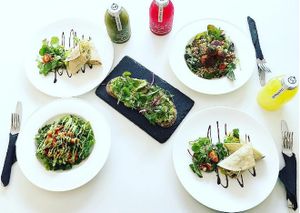 Lunch time at The Juice Smith in Cobham