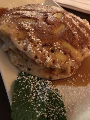 Apple caramelsauce pancakes 🥞  at PAN's Bebop in Essen