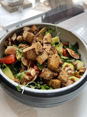 Vegamo salad with tofu at Vegamo Centro in Mexico City