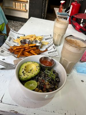 El agua no nos gustó mucho, no hay muchas opciones está algo caro a mi parecer, pero está céntrico   at Vegamo Centro in Mexico City