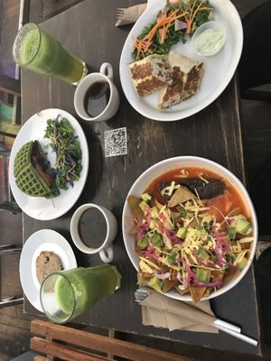 Todo delicioso y la atención 10/10 😍 de nuestros top 10. Fuimos a desayunar pero nos quedamos con ganas de ir a comer y probar las pizzas.   at Vegamo Centro in Mexico City