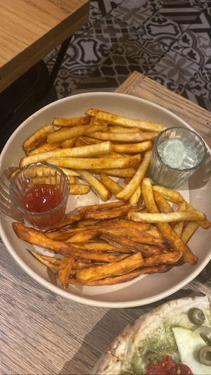 Big portion of sweet potato 🍠 + Potato fries 🍟   at Vegamo Centro in Mexico City