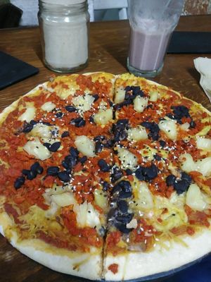 Deliciosa pizza vegana, delicious vegan pizza at Vegamo Centro in Mexico City