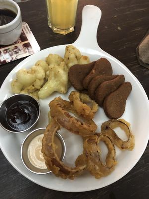 Entrada Jaba Nuggets, alitas de coliflor y aros de cebolla  at Vegamo Centro in Mexico City