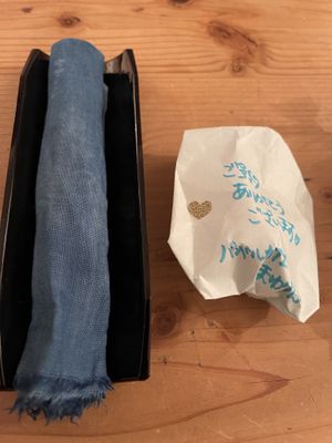 おしぼりは藍染、予約すると手作り干し柿頂けます  at Babel Cafe in Osaka