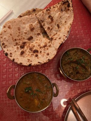 Two vegan dishes and garlic naan  #Veganuary at New Delhi Indian Food in Chiang Mai