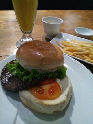 burger at Vitking House II in Siem Reap