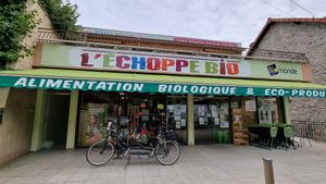 Front of shop at Biomonde L'Echoppe Bio in Joyeuse