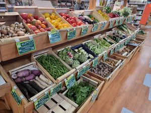 Fresh fruits and vegs at Biomonde L'Echoppe Bio in Joyeuse